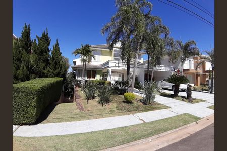 Casa de condomínio à venda com 570m², 5 quartos e 4 vagas Casa de condomínio à venda com 570m², 5 quartos e 4 vagasFoto 01