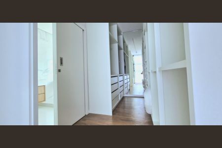 Casa de condomínio à venda com 1000m², 4 quartos e 4 vagasCloset suíte 4