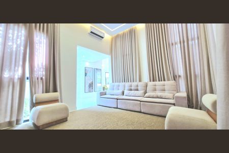 Casa de condomínio à venda com 1000m², 4 quartos e 4 vagasSala de TV