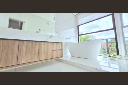 Casa de condomínio à venda com 1000m², 4 quartos e 4 vagasBanheiro suíte 4