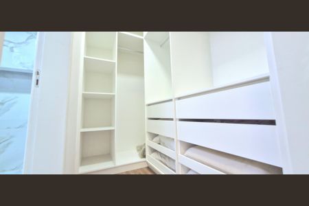 Casa de condomínio à venda com 1000m², 4 quartos e 4 vagasCloset suíte 1