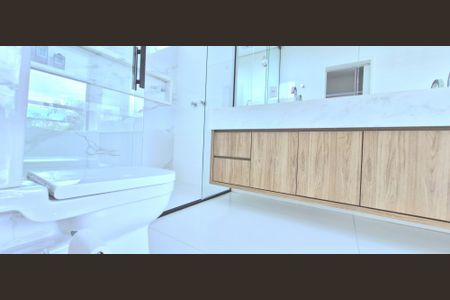 Casa de condomínio à venda com 1000m², 4 quartos e 4 vagasBanheiro suíte 4