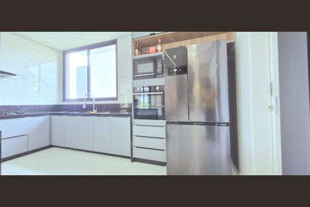 Casa de condomínio à venda com 1000m², 4 quartos e 4 vagasCozinha 