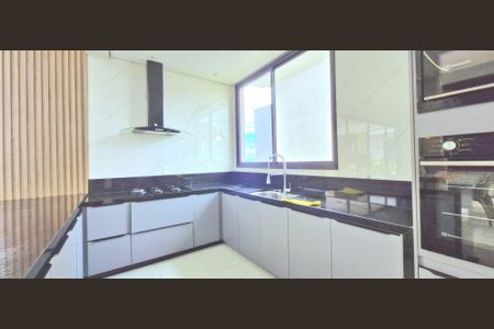 Casa de condomínio à venda com 1000m², 4 quartos e 4 vagasCozinha 