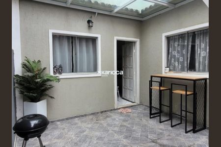 Casa à venda com 75m², 2 quartos e 1 vaga