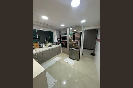 Casa à venda com 300m², 3 quartos e 3 vagascozinha