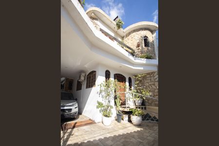 Casa à venda com 286m², 3 quartos e 3 vagasFachada