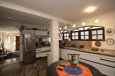 Casa à venda com 286m², 3 quartos e 3 vagasCozinha