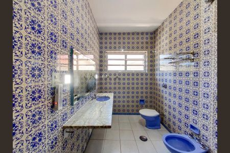 Casa à venda com 225m², 3 quartos e 2 vagasBanheiro 2