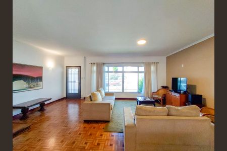 Casa à venda com 225m², 3 quartos e 2 vagasSala