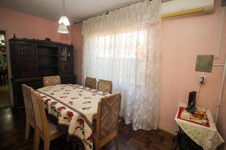 Casa à venda com 150m², 3 quartos e 2 vagas Casa à venda com 150m², 3 quartos e 2 vagasSala de Jantar