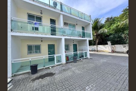 Casa de condomínio à venda com 132m², 3 quartos e 1 vaga Casa de condomínio à venda com 132m², 3 quartos e 1 vagaFachada