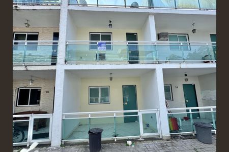 Casa de condomínio à venda com 132m², 3 quartos e 1 vaga Casa de condomínio à venda com 132m², 3 quartos e 1 vagaFachada