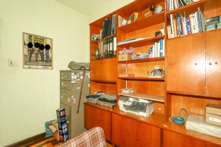 Casa à venda com 380m², 5 quartos e 2 vagasEscritório