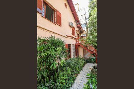 Casa à venda com 380m², 5 quartos e 2 vagasFachada