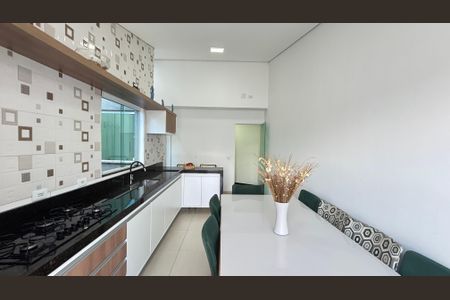 Apartamento à venda com 96m², 2 quartos e 1 vaga Apartamento à venda com 96m², 2 quartos e 1 vagaCobertura - Cozinha