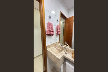 Apartamento à venda com 96m², 2 quartos e 1 vaga Apartamento à venda com 96m², 2 quartos e 1 vagaBanheiro