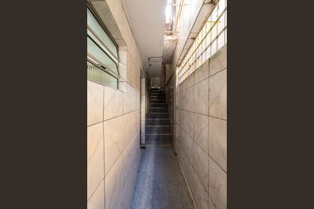 Casa à venda com 220m², 3 quartos e 2 vagas Casa à venda com 220m², 3 quartos e 2 vagasEscada