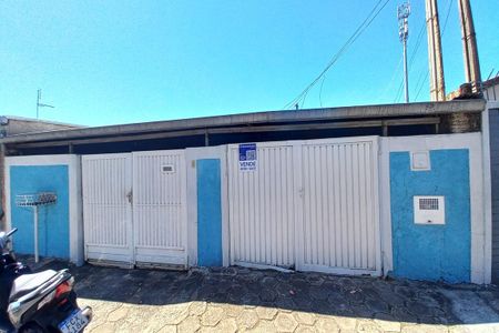 Casa à venda com 159m², 2 quartos e 2 vagas Casa à venda com 159m², 2 quartos e 2 vagasFachada do Prédio