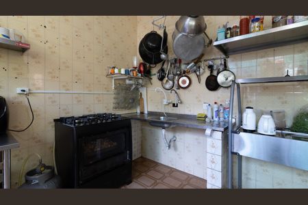 Casa à venda com 380m², 4 quartos e 4 vagas Casa à venda com 380m², 4 quartos e 4 vagasCozinha