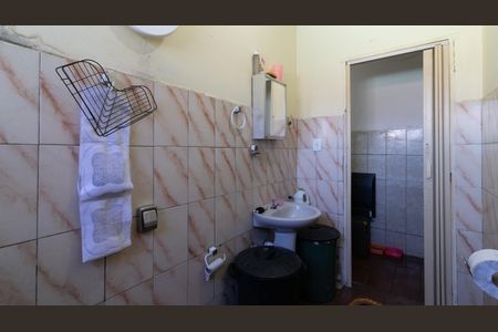 Casa à venda com 380m², 4 quartos e 4 vagas Casa à venda com 380m², 4 quartos e 4 vagasCasa 2- Banheiro