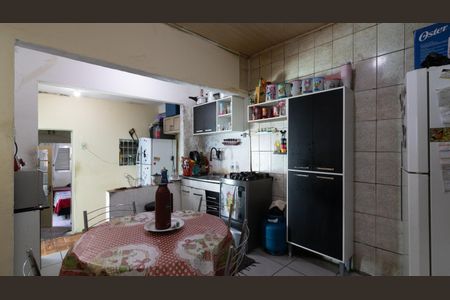 Casa à venda com 380m², 4 quartos e 4 vagas Casa à venda com 380m², 4 quartos e 4 vagasCasa 2- Cozinha e Área de Serviço