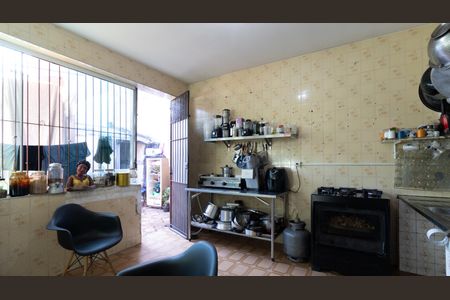 Casa à venda com 380m², 4 quartos e 4 vagas Casa à venda com 380m², 4 quartos e 4 vagasCozinha