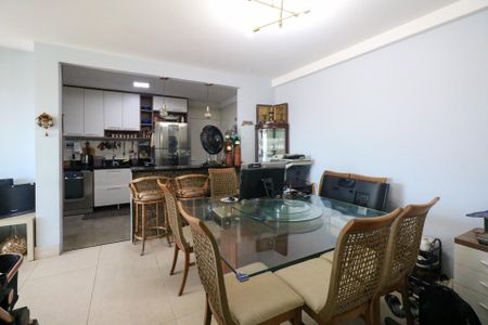 Apartamento à venda com 107m², 3 quartos e 3 vagas Apartamento à venda com 107m², 3 quartos e 3 vagasSala de Jantar