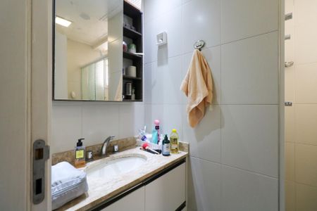 Apartamento à venda com 107m², 3 quartos e 3 vagas Apartamento à venda com 107m², 3 quartos e 3 vagasBanheiro Social