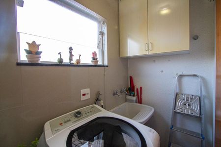 Casa à venda com 212m², 3 quartos e 5 vagas Casa à venda com 212m², 3 quartos e 5 vagasÁrea de serviço