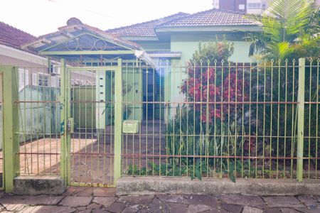 Casa à venda com 130m², 4 quartos e 3 vagas Casa à venda com 130m², 4 quartos e 3 vagasFachada