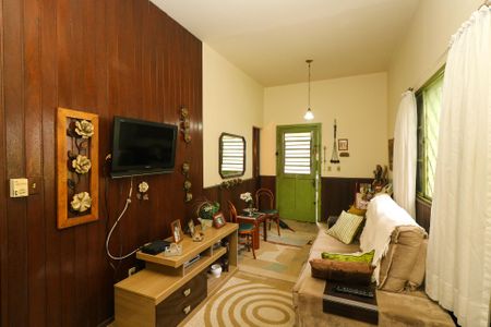 Casa à venda com 130m², 4 quartos e 3 vagas Casa à venda com 130m², 4 quartos e 3 vagasSala