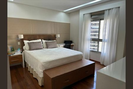 Apartamento à venda com 212m², 3 quartos e 4 vagas