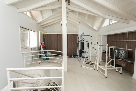 Casa à venda com 500m², 5 quartos e 6 vagas Casa à venda com 500m², 5 quartos e 6 vagasMesanino - Academia