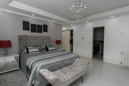 Casa à venda com 500m², 5 quartos e 6 vagas Casa à venda com 500m², 5 quartos e 6 vagasSuite 3