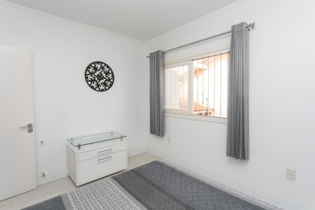 Casa à venda com 500m², 5 quartos e 6 vagas Casa à venda com 500m², 5 quartos e 6 vagasQuarto 2