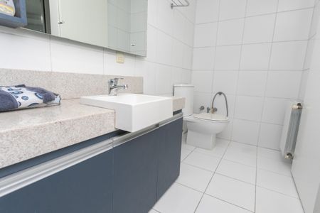 Casa à venda com 500m², 5 quartos e 6 vagas Casa à venda com 500m², 5 quartos e 6 vagasBanheiro da Suite 2