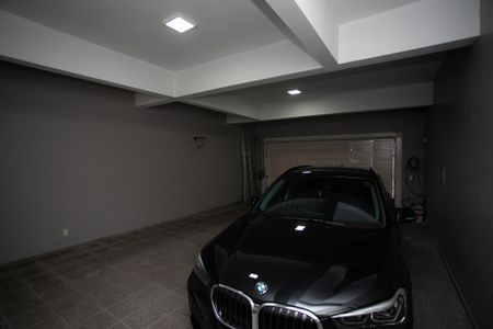 Casa à venda com 500m², 5 quartos e 6 vagas Casa à venda com 500m², 5 quartos e 6 vagasGaragem