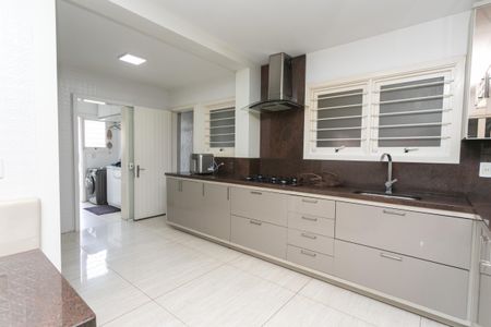 Casa à venda com 500m², 5 quartos e 6 vagas Casa à venda com 500m², 5 quartos e 6 vagasCozinha