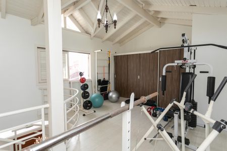 Casa à venda com 500m², 5 quartos e 6 vagas Casa à venda com 500m², 5 quartos e 6 vagasMesanino - Academia