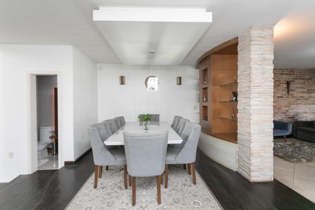 Casa à venda com 500m², 5 quartos e 6 vagas Casa à venda com 500m², 5 quartos e 6 vagasSala de jantar