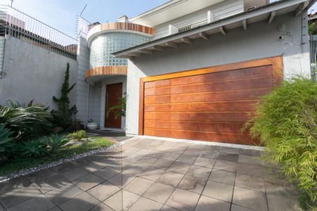 Casa à venda com 500m², 5 quartos e 6 vagas Casa à venda com 500m², 5 quartos e 6 vagasFachada da casa