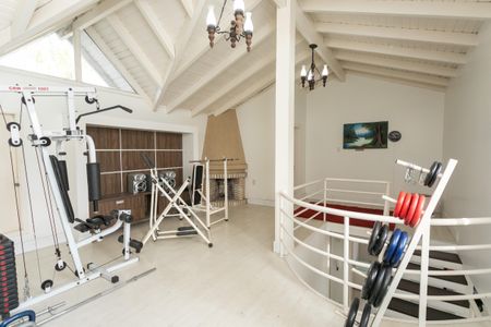 Casa à venda com 500m², 5 quartos e 6 vagas Casa à venda com 500m², 5 quartos e 6 vagasMesanino - Academia