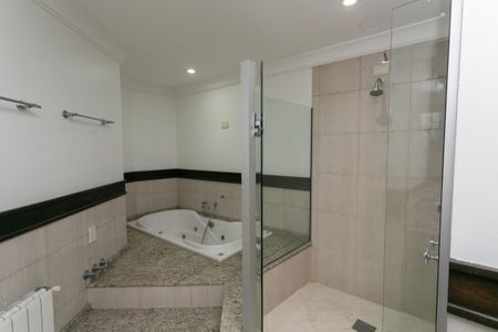 Casa à venda com 500m², 5 quartos e 6 vagas Casa à venda com 500m², 5 quartos e 6 vagasBanheiro da Suíte 3