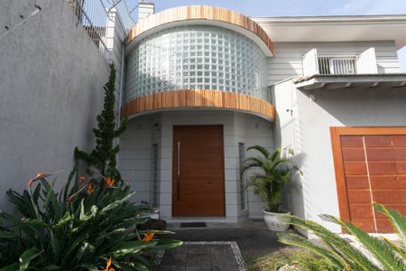 Casa à venda com 500m², 5 quartos e 6 vagas Casa à venda com 500m², 5 quartos e 6 vagasFachada da casa