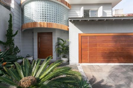 Casa à venda com 500m², 5 quartos e 6 vagas Casa à venda com 500m², 5 quartos e 6 vagasFachada da casa