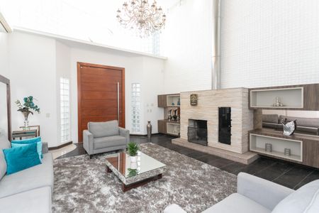 Casa à venda com 500m², 5 quartos e 6 vagas Casa à venda com 500m², 5 quartos e 6 vagasSala