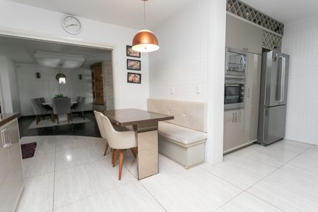 Casa à venda com 500m², 5 quartos e 6 vagas Casa à venda com 500m², 5 quartos e 6 vagasCozinha