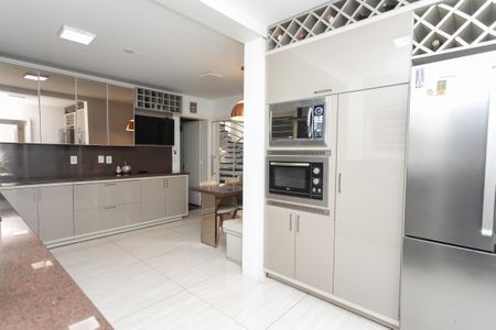 Casa à venda com 500m², 5 quartos e 6 vagas Casa à venda com 500m², 5 quartos e 6 vagasCozinha