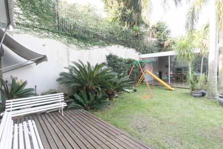 Casa à venda com 500m², 5 quartos e 6 vagas Casa à venda com 500m², 5 quartos e 6 vagasÁrea externa